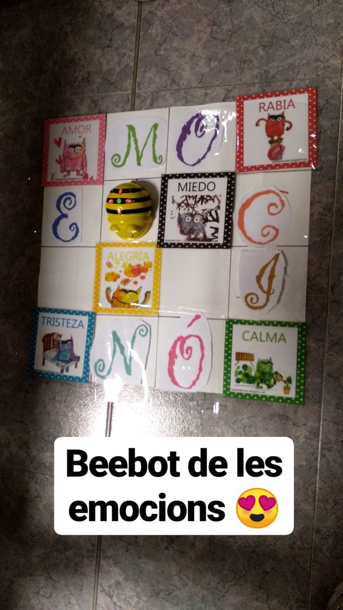 angclemor's tweet photo. Últim dia provant els beebot amb la realitat augmentada, quina passada!!!! 😍🙌💃 #MI1013A https://t.co/FOnjjj2QTr