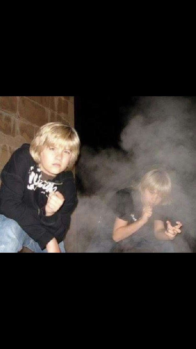EthanSmoth's tweet photo. Simpler times @colesprouse @dylansprouse https://t.co/maJSKHcPoQ