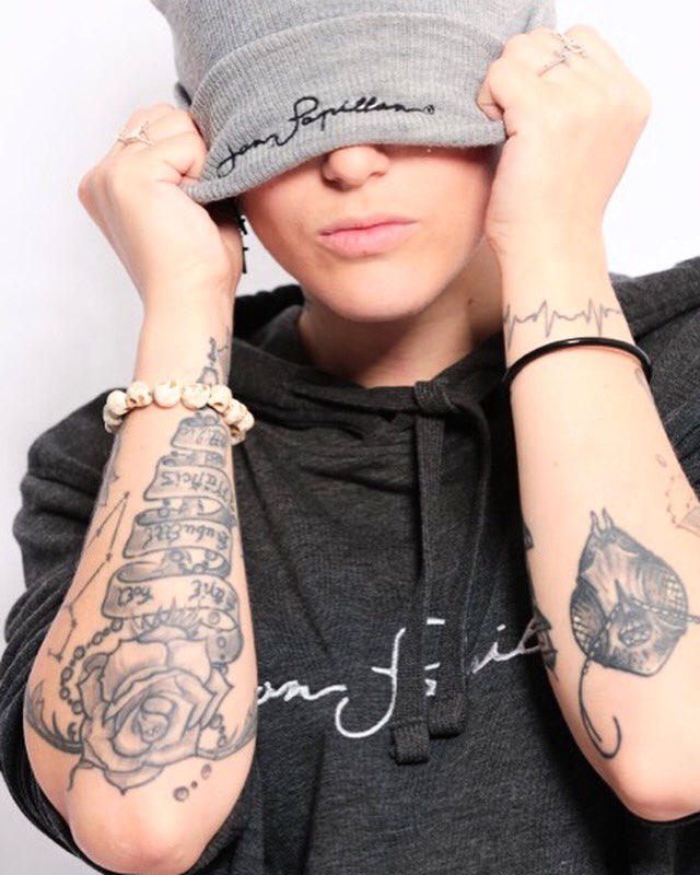 JonPapillon's tweet photo. En mode #BirdBoxNetflix 🦅
_______________________________________

#BirdBoxChallenge #BirdBox #birdboxmovie #outfit #hoodies #jonpapillon https://t.co/UxzL2L8xDa