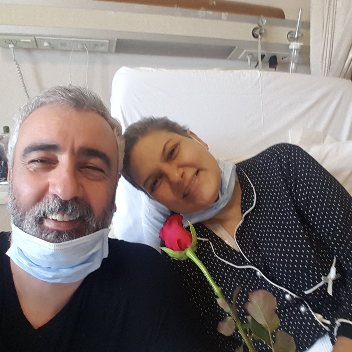 wedat66's tweet photo. Hayat arkadaşım can yoldaşım aslı'min tedavisi için kemik iliği nakli yapılması gerekiyor. Sizlerden ricam kızılay a "kök hücre bağış"yaparak biz ve bizim gibi losemi hastası insanlara yardım edebilirsiniz. Kök hücre bagisi sadece kan vererek yapılıyor ve kan gurubu önemli değil. https://t.co/rdVuInzpCk