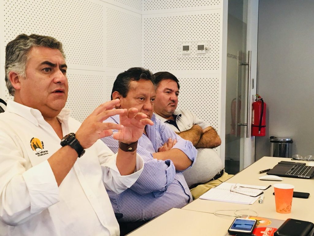 Gremios de trabajadores de ENAP se declaran en alerta y movilización por irregularidades y despidos masivos elvocerodelapatagonia.wordpress.com/2019/01/10/gre…