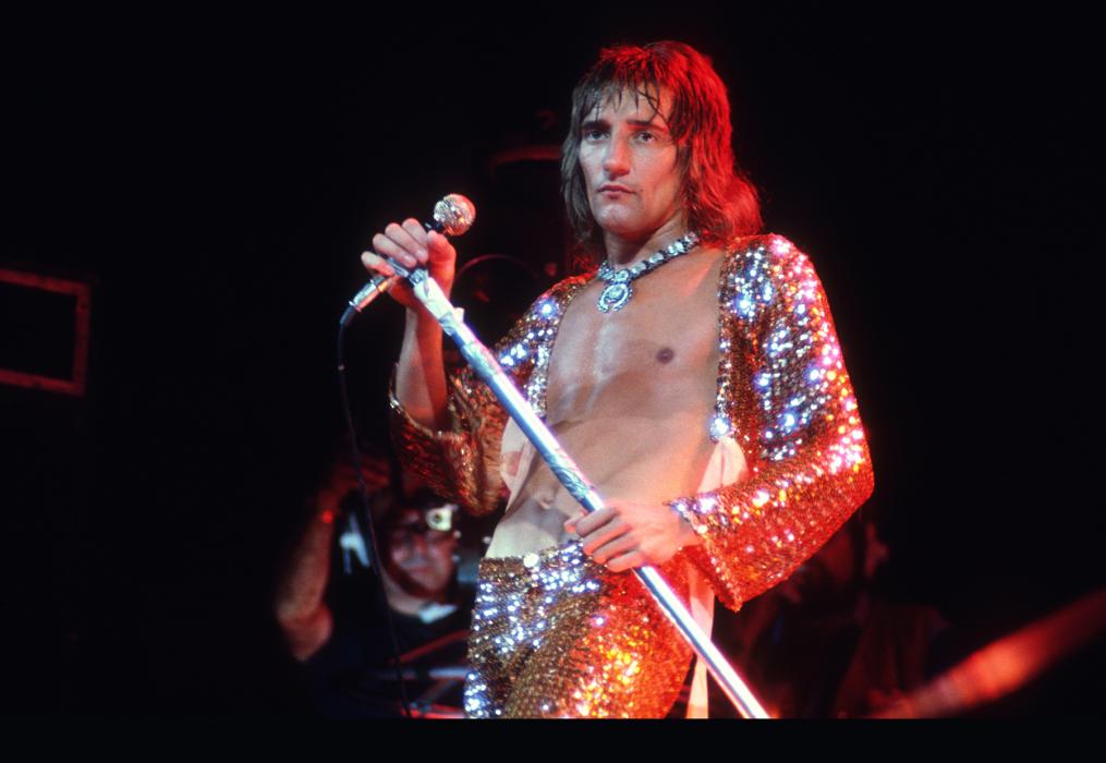 Happy 74th birthday to the legendary Rod Stewart. 