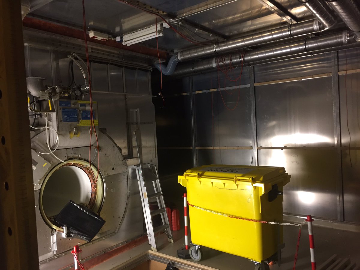bwraaymakers's tweet image. Another ‘worlds first’: first decommissioning of 1.5T #MRLinac (preclinical system) so we can install our 2nd #ElektaUnity