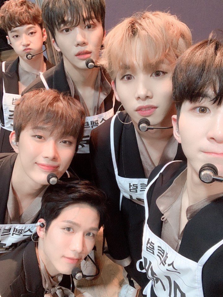 DongyoonGermany's tweet photo. [Spectrum Twitter update]
trans.
thanks for supporting Spectrum today!
thanks to you we were able to finish the stage nicely 

thank you all the time!!!

#SPECTRUM #스펙트럼 https://t.co/ijFq4V0ylX