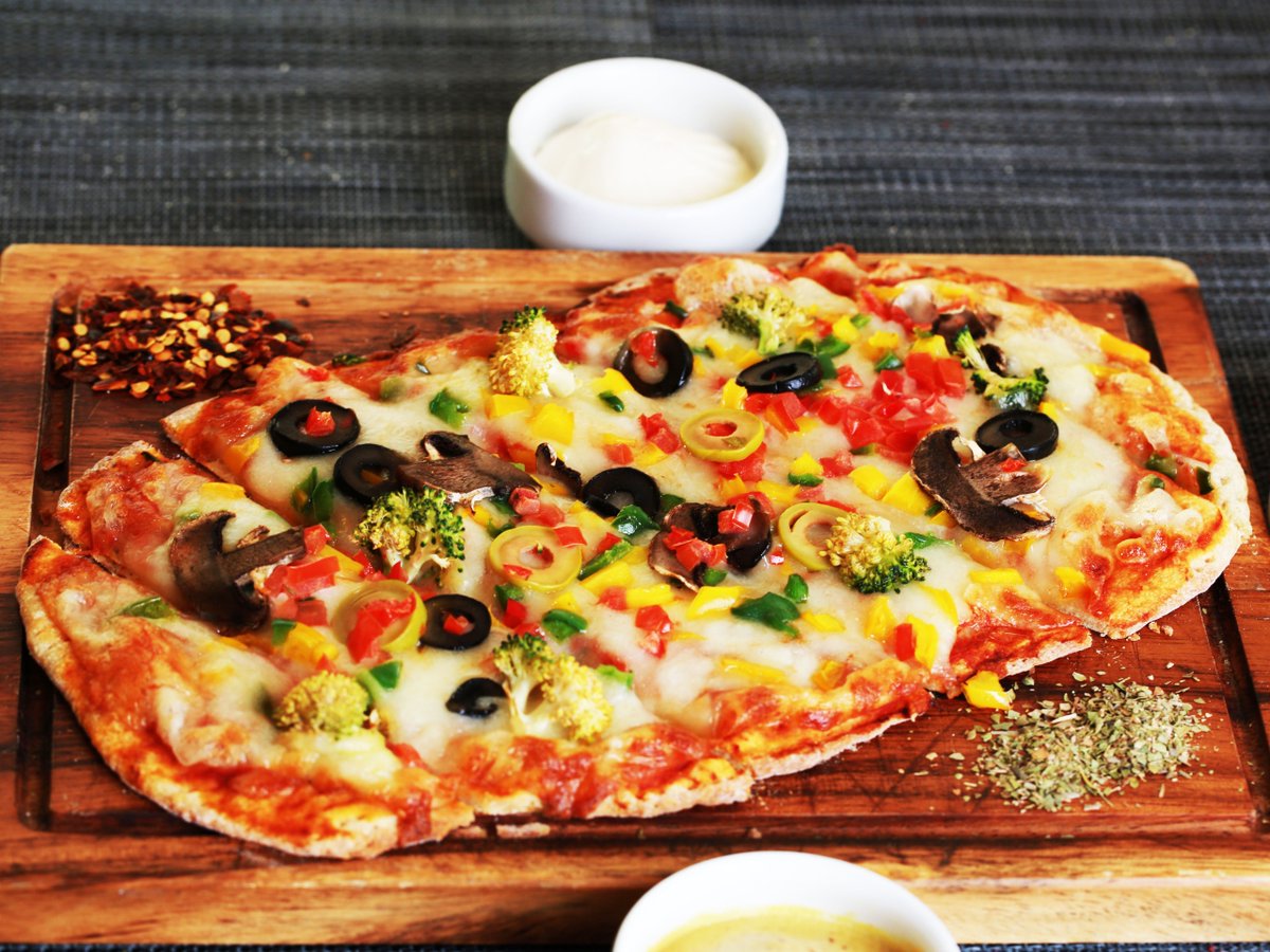 evopsmarketing's tweet photo. Are you ready for the weekend? But first the pizza!
#RoyalCentralAE #StayFresh #LaMaisonMediterranean #DineInDubai #DubaiRestaurants #Foodie #DubaiFoodies #DubaiFood #DubaiFoodBlog #MyDubai #dxb #instafood #instafoodie #instafoods #instafoodblogger #instafoodpic #uaerestaurants https://t.co/E4Ywn3lMpq