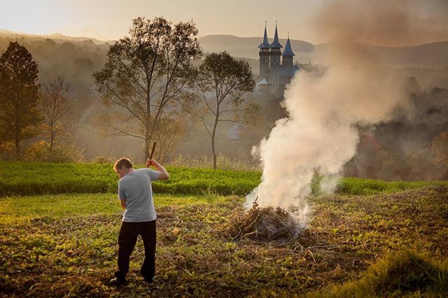 RobertoNencini's tweet photo. Romania 🇷🇴 (Maramures)

#maramures #romania #natgeotravel #kings_works #iggloballife #igromania #ig_romania #robertonencini #religion #travel #iloveromania #visit_romania #budesti #natgeo  #discoverromania  #romaniamagica #natgeo__worldwide__ #fiafers #f… https://t.co/Hpn9oGBk41 https://t.co/p91ulhu57W