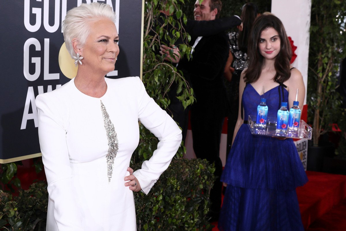 PageSix's tweet photo. Jamie Lee Curtis blasts Fiji Water Woman https://t.co/AeiqOA2CYK https://t.co/E2RdKVr1uV
