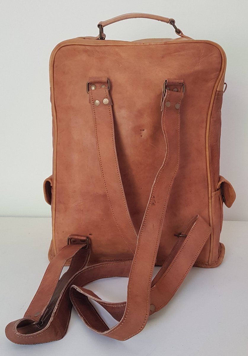 FioreSAfrica's tweet photo. ONLY AVAILABLE ONLINE! 
Genuine leather, fully lined back pack, travel and computer bag. 27.94 x 40.64 x 12.70 cm in size. 
Only 3 left in stock
R1950
https://t.co/1yJuDmwu6R
#Fiore #FioreSouthAfrica #RawLeather #Bags #Backpack #Travelpack #ComputerBag https://t.co/2Ob0yaZyWp