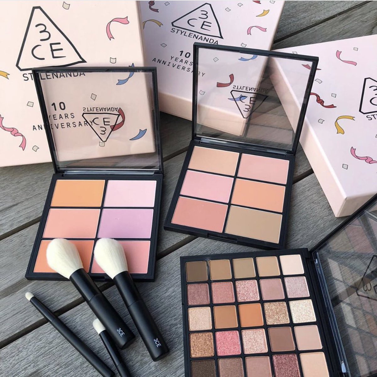 aiwwwInKorea's tweet image. Nanda ฉลองครบรอบ10ปี 

3CE PRO MULTI EYE COLOR PALETTE #MUSEDAY อายชโดว์พาเลทใหญ่มากกก
ราคา 3,290฿ รวมems คุ้มมากกกกกกก

3CE PRO MULTI BLUSH COLOR PALETTE
บลัสมี 2 โทน ให้เลือก #SOFTENER #PUREPLAY
ราคา 2,190฿ รวมems #3cethailand