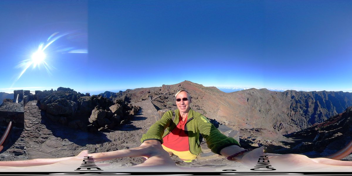bignutbrown's tweet photo. The island of #LaPalma, a 50 min flight west of #GranCanaria, is amazing! Fabulous views from the top 😁😁 https://t.co/mzq93EfMsT