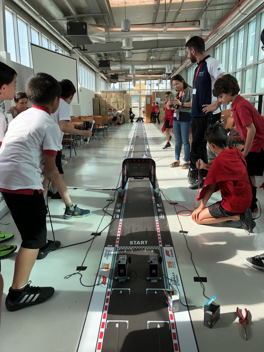 CISAbuDhabi's tweet image. @CISAbuDhabi @formulaethara Grand Prix today! #F1inSchools #FormulaEthara #CISAbuDhabi