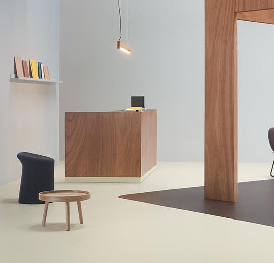 ForboFlooringCZ's tweet photo. Novou surovinou při výrobě linolea Marmoleum jsou slupky 🍫kakaových bobů. Povrch tak získá bohatý zrnitý vzhled, který výborně kryje nečistoty. Moderní pokrokový design si vysloužil hned dvojí ocenění – RedDot design Award 2017 a  iF DESIGN AWARD 2017 https://t.co/r6negwoLfz