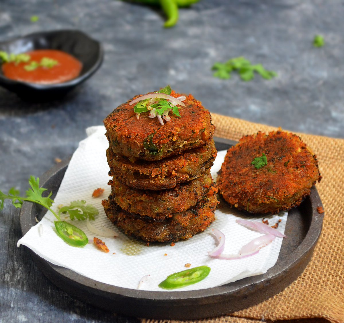 Curry in a Naan Mushroom Poha Cutlets Recipe: Mushroom Poha Cutlets Recipe is a delicious and filling snack or party appetizer that is made with poha as a binder and plenty of mushrooms blended along. Spices like ginger, chillies, garam masala, chaat… dlvr.it/QwMDd8