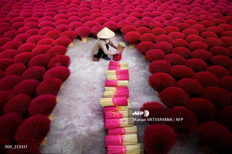 🇻🇳 Slow burn: Vietnam 'incense village' churns out holiday essential http://u.afp.com/ovM9
