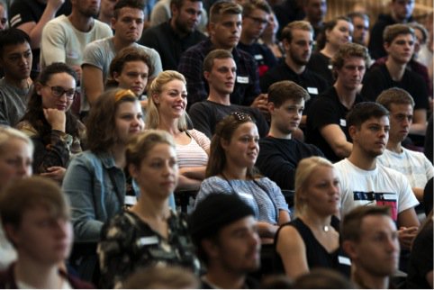 AarhusUni's tweet photo. Aarhus Universitet åbner i 2019 tre nye 5-årige civilingeniøruddannelser, som en del af vores store strategiske satsning på det teknisk videnskabelige område. Vi skaber dermed 240 ekstra studiepladser til fremtidens ingeniører: https://t.co/L9umD8i1vF #uddpol #aarhusuni https://t.co/jDoTxStsMb