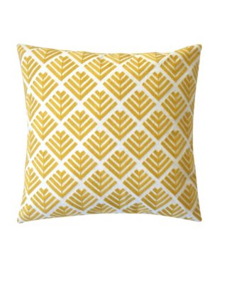 Coussin 45x45 cm RUSTY Jaune: Le coussin RUSTY offre un mélange entre face unie et motifs tendances. Existe en coloris Noir et Brique. Housse : 100% coton. Garnissage : 100% polyester. Finition : Coloris jaune. Dimensions en cm : 45x45 cm. mindfree.fr/coussin-45x45-…