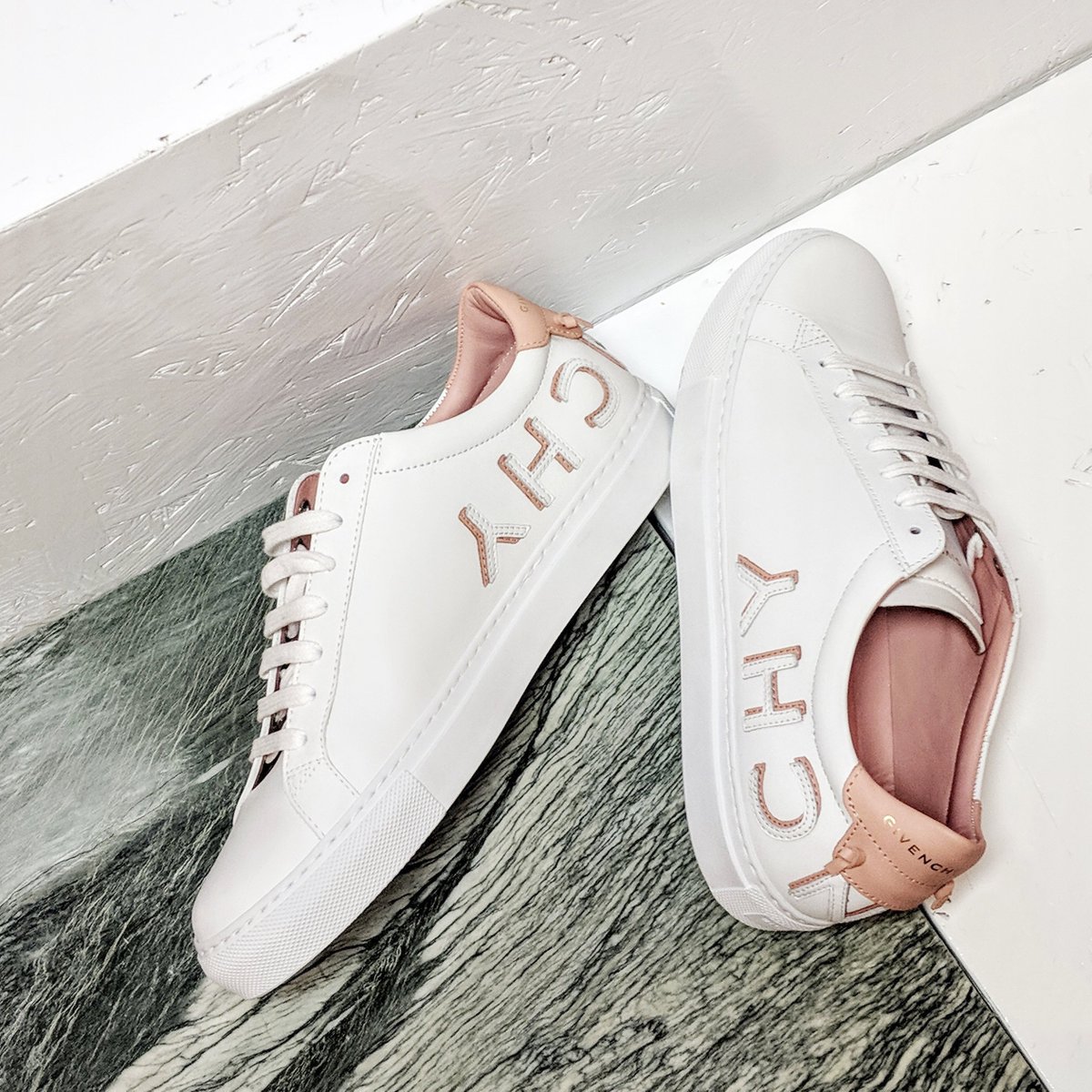 givenchy low-top leather trainers 