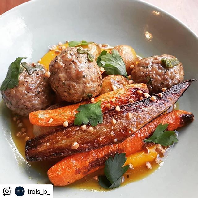 KadoRestoFR's tweet photo. En janvier on reprends les bonnes habitudes et on va manger de bons petits plats 😍🤩 @trois_b_ .
.
#cadeau #surprise #gift #instafood #instagood #yummy #délicieux #hungry #restaurantparis https://t.co/XbGsj4SfU2 https://t.co/x1A4YO6jiE