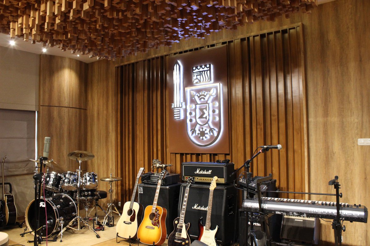 acourete's tweet photo. Adakah treatment akustik di ruang musik ini? Dinding dan langit-langit yang cantik itu treatment akustik lho.
#acoustictreatment #acousticpanels #acousticdiffuser #soundengineer #musikindonesia #musicroom #audiophile #highendaudio #peredamsuara #kedapsuara
https://t.co/xiWPU8FMeD https://t.co/Qw5YrXVuJn