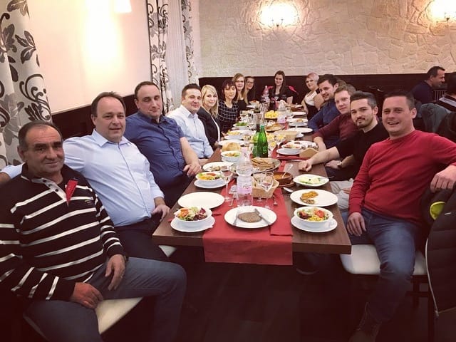 Alsa_Line's tweet photo. Zaključek 2018. Smeha in dobre volje ponovno ni manjkalo. Uspehov polno 2019!
#thebestteam #success #positivevibes https://t.co/NzxsZvrSNk