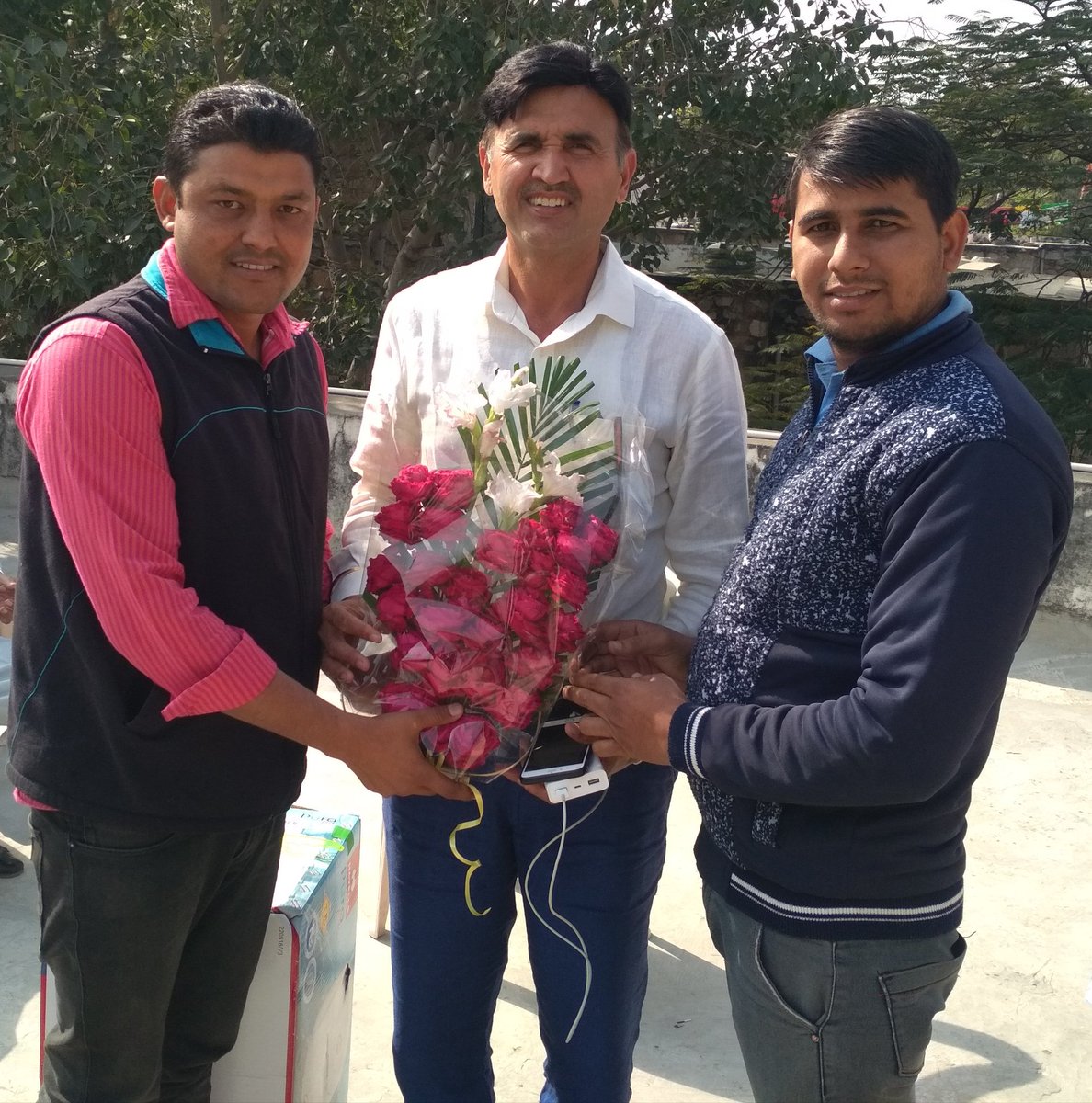 prashantchaharR's tweet photo. आज द्रोणाचार्य अवार्डी , अंतराष्ट्रीय कोच #वीरेन्द्र_पुनिया भाईसाहब को उनके आवास पर #जन्मदिन की ��धाई दी
Happy birthday bhaisaab https://t.co/urw39vLq7E