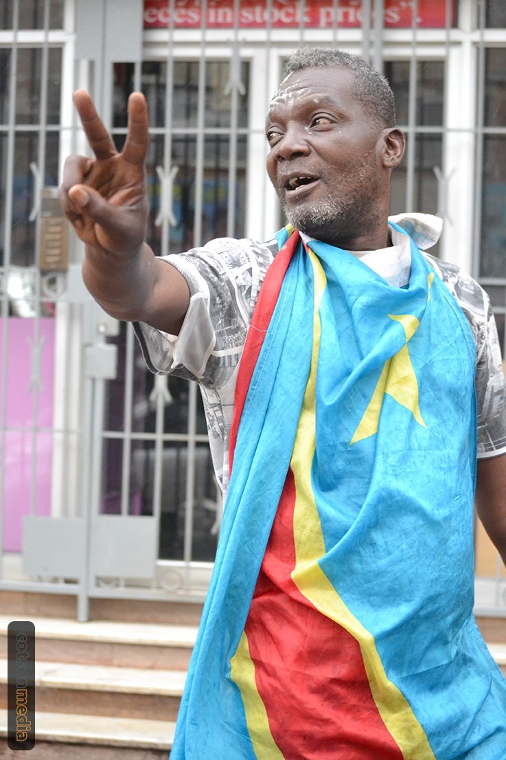 CollinsNyamadza's tweet image. Scenes out of #Yeoville #Johannesburg as celebrations for #CongoElection #CongoElections #DRC #Congo  continue. Ecstatic #Congolese brothers and sisters defying the rain. @caxmag @ewnupdates @CNNAfrica @SABCNewsOnline @BBCAfrica @Radio702 @dailysunsa