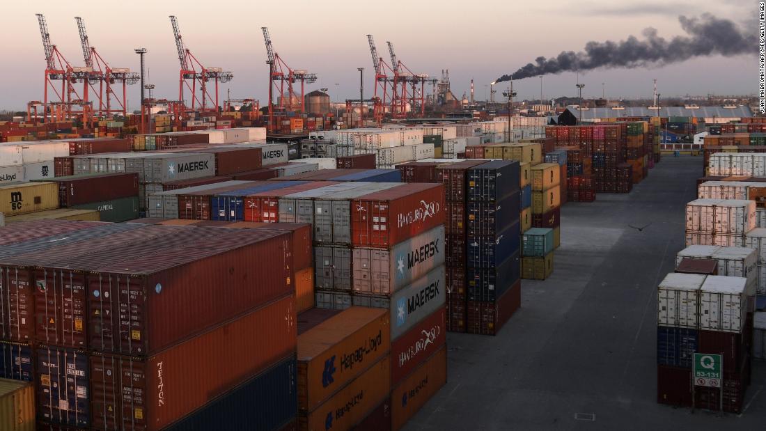 CNNBusiness's tweet photo. The World Bank just got more pessimistic about global growth https://t.co/pfdOqpufLw https://t.co/p6alLkIaE8