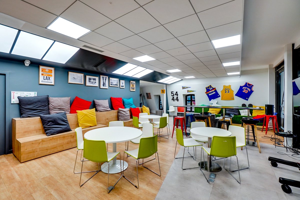 ArtdeskGroup's tweet photo. Cette semaine, on vous propose un petit aperçu de notre travail dans le campus @jobteaser, le recruteur 2.0 ! 
Plus d'informations 👉 https://t.co/3Q5nCCGL70 #byArtdeskGroup #officedesign #mobilier https://t.co/oHOZIxiS7g
