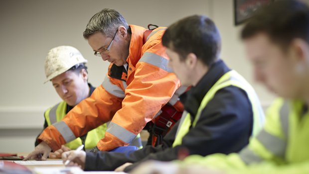 LloydsBritish's tweet photo. We are offering £100 off our lifting courses in January contact 01827 838 250 or email sales@lloydsbritish.com for further details https://t.co/MRp2Ym6csf https://t.co/4a2h8H4BBK