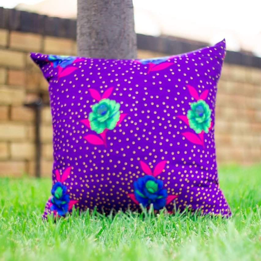 oratilemoretlwe's tweet photo. @SideHustleAfric 
Hi everyone
I sell these different ethnic scatter cushions 50×50 size alternatively the scatter cushion covers only at various prices #sidehustle 
Whatsapp 0767275351 for order
*Collection(Soweto)/Delivery(fee)
Follow @OraCreation1 for more details/Insta page https://t.co/BMCu1y0QGD