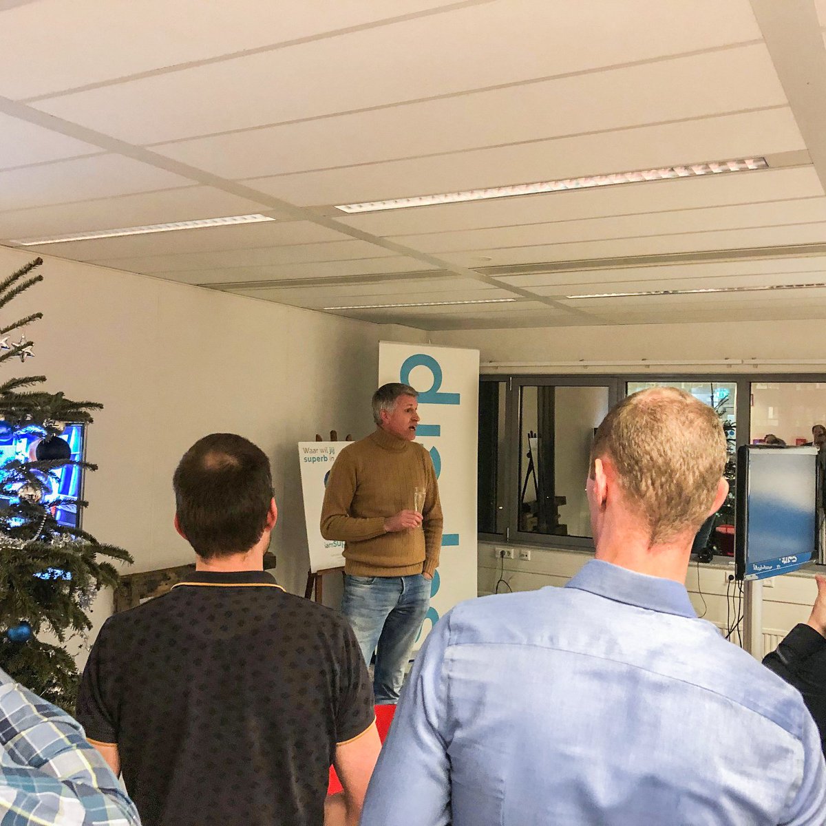 superp_nl's tweet photo. Afgelopen maandag hebben we bij ons op kantoor in de Meern het nieuwe jaar sfeervol ingeluid onder het genot van een drankje en een heerlijk Italiaans buffet. We willen via deze weg nog even een ieder een fantastisch mooi, succesvol en vooral gezond 2019 toewensen! https://t.co/YlmUUTsepb