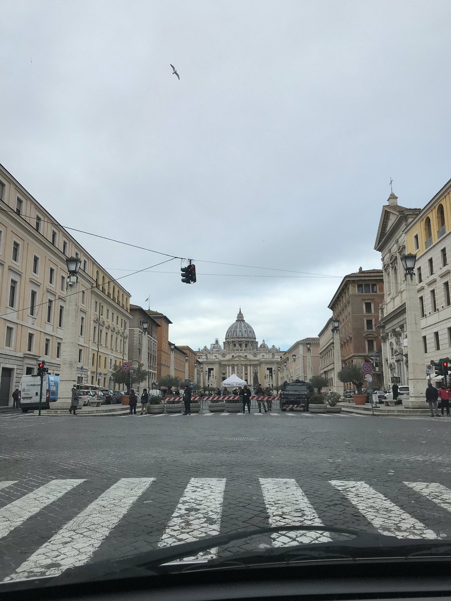 #10gennaio Buongiorno 😃☀️🌞 dal centro del #Mondo 🥰😉🔝 aspettando al semaforo 🚦#ViaDellaConciliazione #Romeisus 
#italiavostra #direttameteo @3BMeteo @TrastevereRM @BeautyfromItaly @romewise @claviggi @viaggibenessere