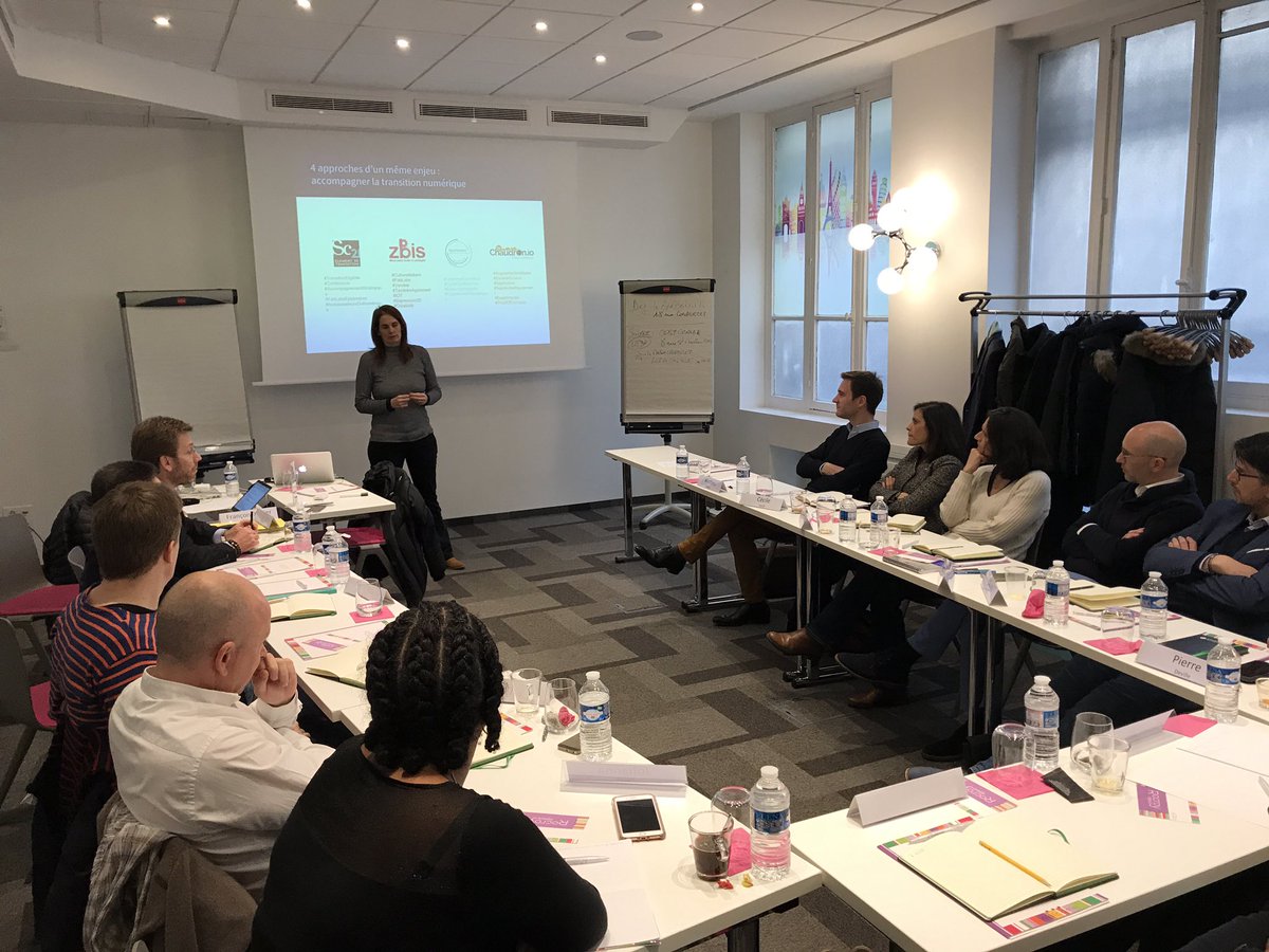 BrunoTesson's tweet photo. Emmanuelle Roux @emmaroux introduit la session « Challenger son business model » du cycle Être et Agir en Dirigeant au @le_campus des Dirigeants . « L’école classique nous apprend le monde passé, pas à créer le monde de demain » https://t.co/NR1w6utHt3