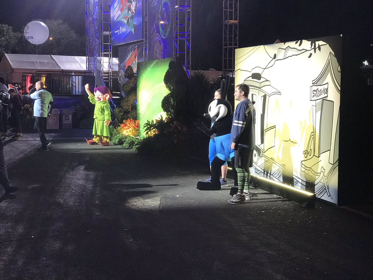 Attractions's tweet image. We are ready for this morning’s #WDW5k race! Oswald is among the characters meeting runners before and after the race. #runGKTW