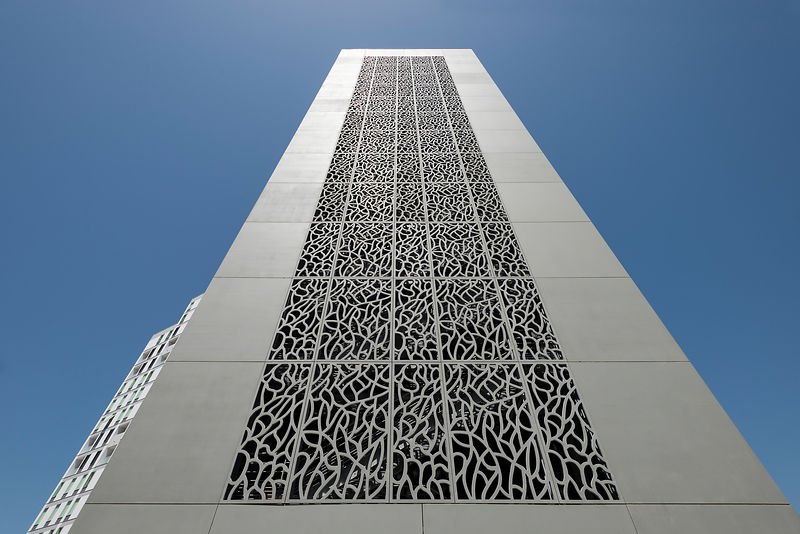 Ductal_UHPC's tweet photo. Fantastic picture of Ductal® perforated facade - Arlequin Building in Grenoble (France).   
Architects : Atelier B 
Photo © Sandrine Riviere 
#ductal #ductaluhpc hahtag#architecture #architectureloverspic #architecturestyle #architectureblog #architectureart #architectureinlife https://t.co/0UgCGBxG0b