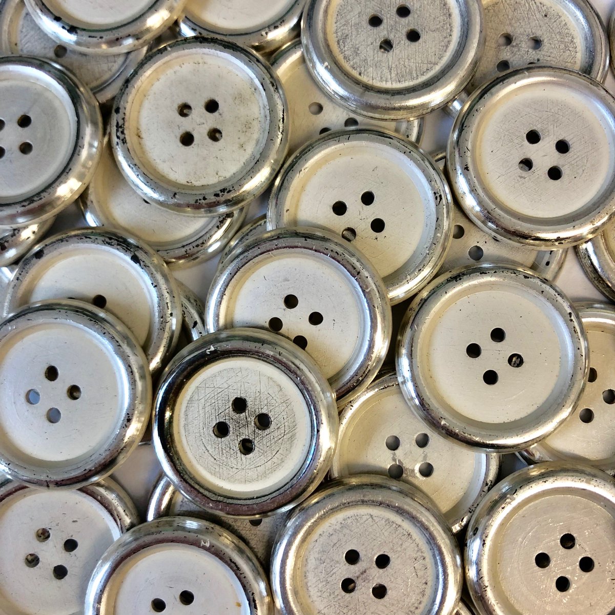 buttonqueenshop's tweet photo. Hallmarked Silver Buttons, perfect for jewellery makers! #silverbuttons #hallmarked #hallmarkedsilver #silverbutton #buttonjewellery #forsale #buttonlove #buttonlover #buttonart https://t.co/fJkRI1R0al