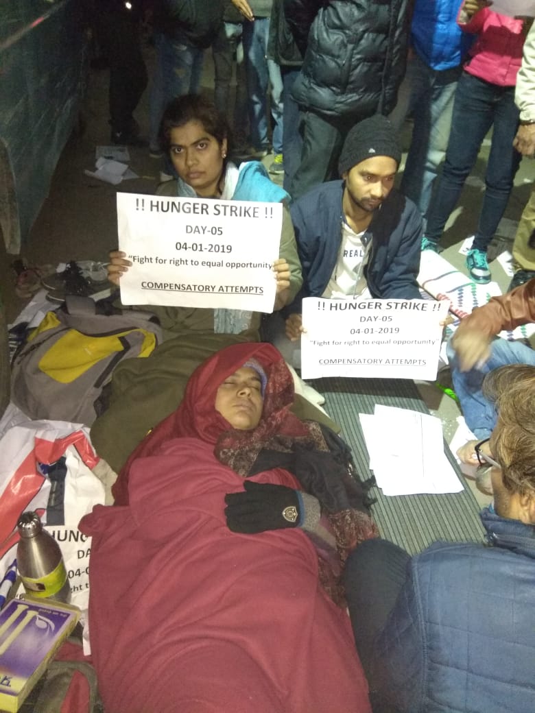 VatsaShikha's tweet photo. @RahulGandhi sir, I (civil service aspirant) am on hunger strike along with 4 of my friends from last 11 days demanding justice thru #Compensatoryattempts.My health has deteriorated to critical level. govt is not listening.I cant bear more. need ur urgent help as a sister of urs. https://t.co/JAU8KFjzwI