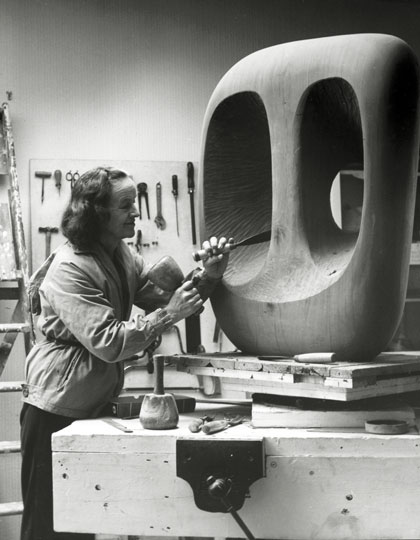 LancasterUni's tweet photo. Today would be the 116th birthday of Dame Barbara Hepworth – internationally-renowned sculptor and the creator of Dual Form, which you may recognise from its home here in Alex Square #barbarahepworth https://t.co/p42kFBHwsR