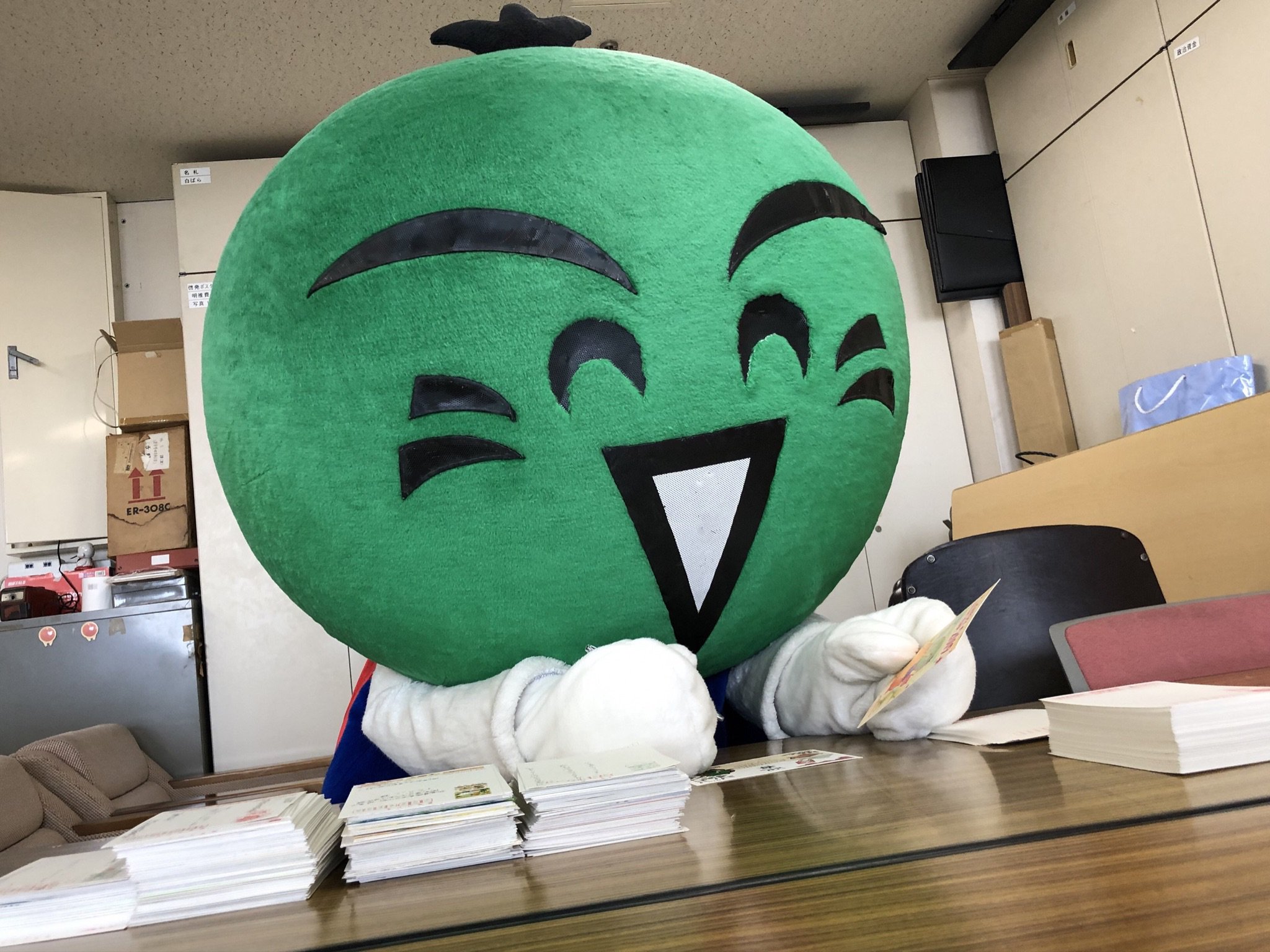 すだちくんオフィシャル 公式 みんなが書いてくれた年賀状 1つ1つ読んでるじょ 素敵なイラストやメッセージばかりでうれしいなぁ よーし はりきってお返事書くですだち 年賀状 お返事 すだちくん T Co Ctdfm7c1fm Twitter