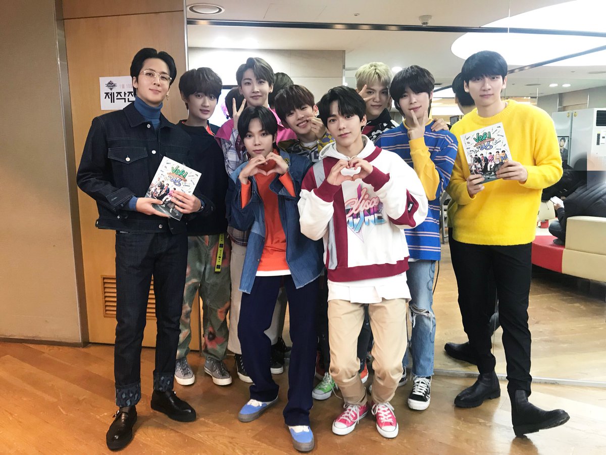 verivery_intl's tweet photo. [#VERIVERY]
At the waiting room of the Music Show, we saw VIXX Sunbaenim who we respect! Thank you for cheering!!! VERIVERY will work hard!! 
#VIXX #RaviSunbaenim #HyukSunbaenim #ThankYou!! #WillWorkHard!! #MCountdown https://t.co/mFgo8yINln