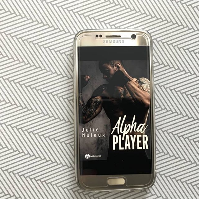 JulieHuleux's tweet photo. Les visuels réalisés par les blogueuses littéraires sont épatants ! 😊
❤️Il est encore plus sexy notre boxeur comme ça, vous ne trouvez pas?
.
#Regram #AlphaPlayer https://t.co/nz42iXD7b8 https://t.co/BTRQ6SClAl