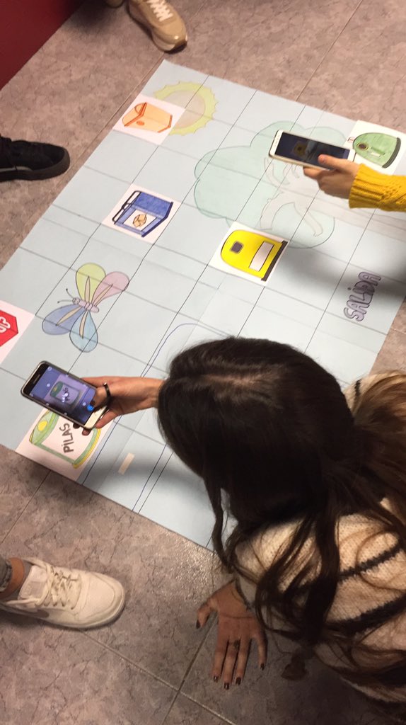 Probando los tableros interactivos de nuestrxs compañerxs. ¡Cuánta imaginación tienen! #MI1013A