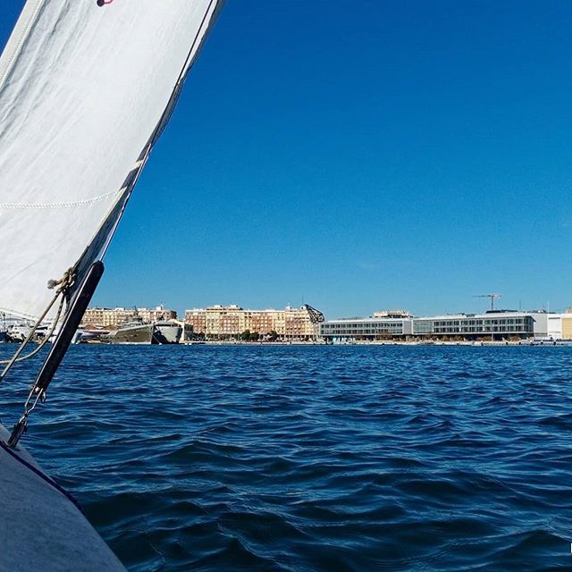 Club_UMSB's tweet photo. Foto del entrenamiento de ayer realizada x helio.

@viulamarina @lamarinadevalencia @lanzadera.es @marinabeachclubvalencia #sail #vela #umsb #valencia #comunidadvalenciana #mar #darsena #diversion #diversidad #superacion #etc https://t.co/hEs2TkAIVw https://t.co/9hOYyXrriP