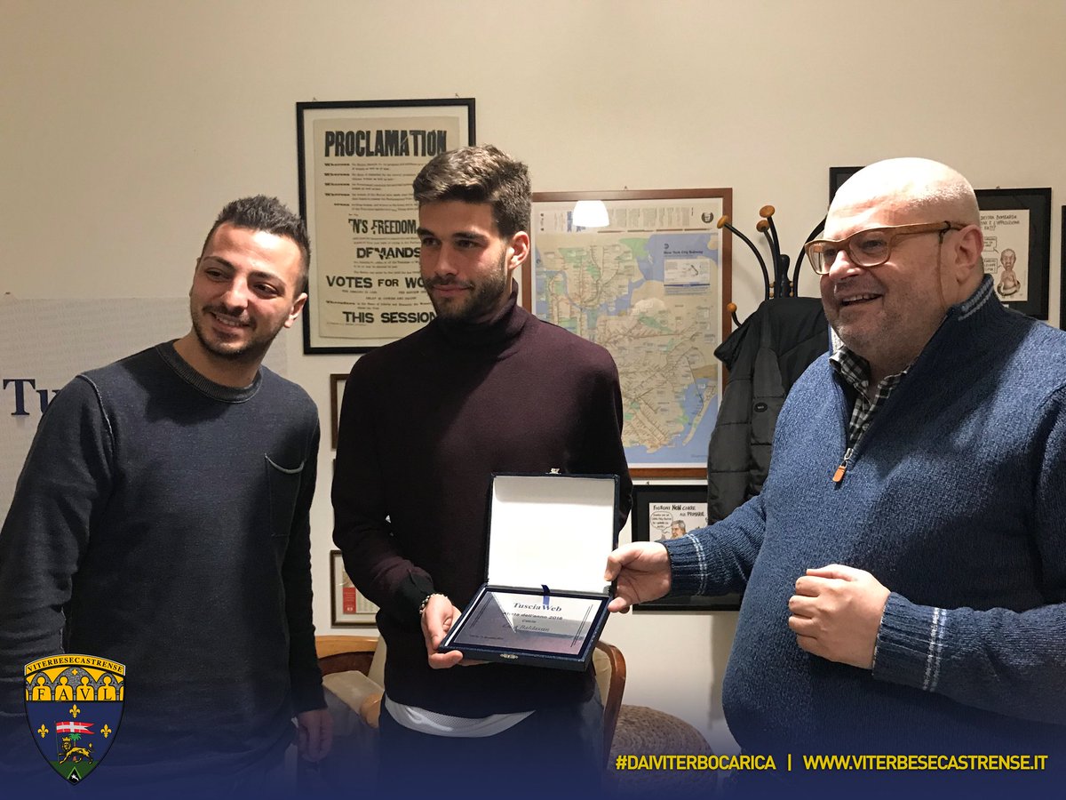USViterbese's tweet photo. Ieri il nostro @BaldassinLuca è stato premiato dal Direttore di @tusciaweb Carlo Galeotti e dal giornalista Samuele Sansonetti come miglior calciatore gialloblu del 2018!

A breve su https://t.co/LJdAAlgY7m l'intervista esclusiva al nostro centrocampista ⚽️
#DinDin.. https://t.co/Xkur01HfqW