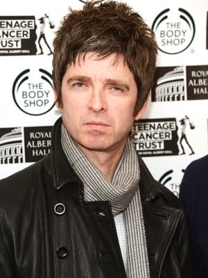 A Button ノエル ギャラガーみたいな髪型にしたつもりの店主ですが 伸びてきたらゲームクリエイター列伝 バーチャファイターを創った男たち のコスプレになりました