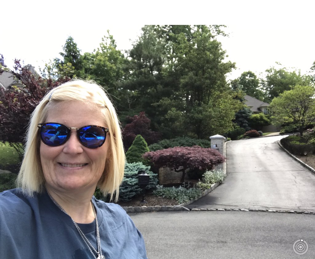 KS_Twister69's tweet image. @vincentcuratola - January 10th, 1999... Ty David Chase! #LongLiveTony #FamousDriveway #14AspenDriveNorthCaldwellNJ