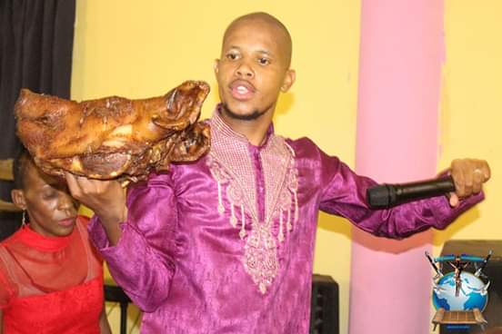 MnguniPenuel's tweet photo. Thus Job did continually Job 1. 
However Jesus Christ taught us to do this  in remembrance of his death.For l received from the Lord what l also deliver to you, when he had given thanks.He broke it and and said "This is my body which is for you".what do you have in houses to eat? https://t.co/vsPnAw8XuO