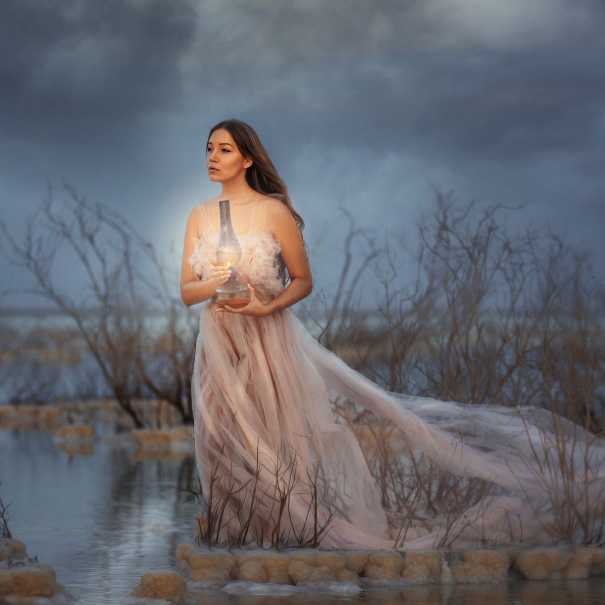 Μια αστραπή είναι η ζωή μας! Πιάστε την και κάντε την ενέργεια, χαμόγελο, αισιοδοξία, ελπίδα και όνειρα! Μια μόνο αστραπή μωρέ! Μην την αφήσετε να τη σβήσει το δάκρυ σας!

Νικόλαος Μπαλάνος