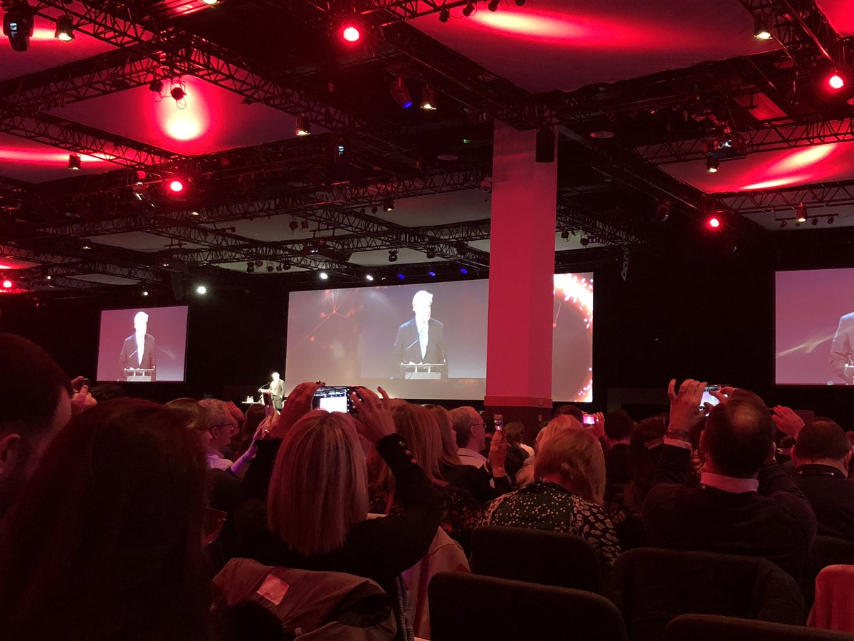 colettexhenry's tweet photo. @BorisJohnson takes the stage @PendulumSummit talking about Jaws where the shark is coming and the major keeps the beaches open... I can see where this is going #brexit 

#pendulum19 #PendulumSummit https://t.co/IwJDDxoHT6