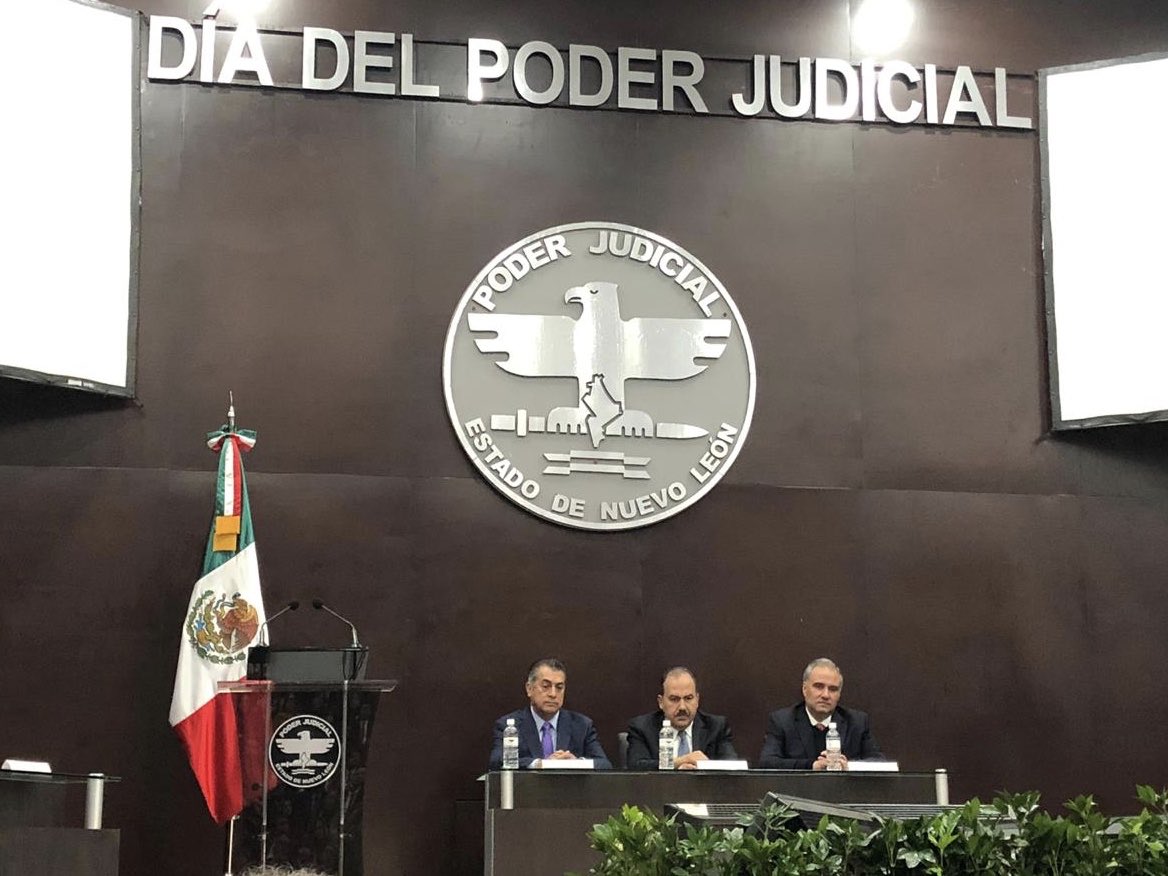 INFONLMX's tweet photo. Asisten @sierrabg, Comisionado Presidente y Comisionados Vocales de la #CTAINL @AngelesGuzman_, @terejet, @Jylizaliturri y Lic. Francisco Guajardo al evento conmemorativo del 194 Aniversario de la instalación del Tribunal Superior de Justicia @poderjudicialnl https://t.co/FubtcXjugS